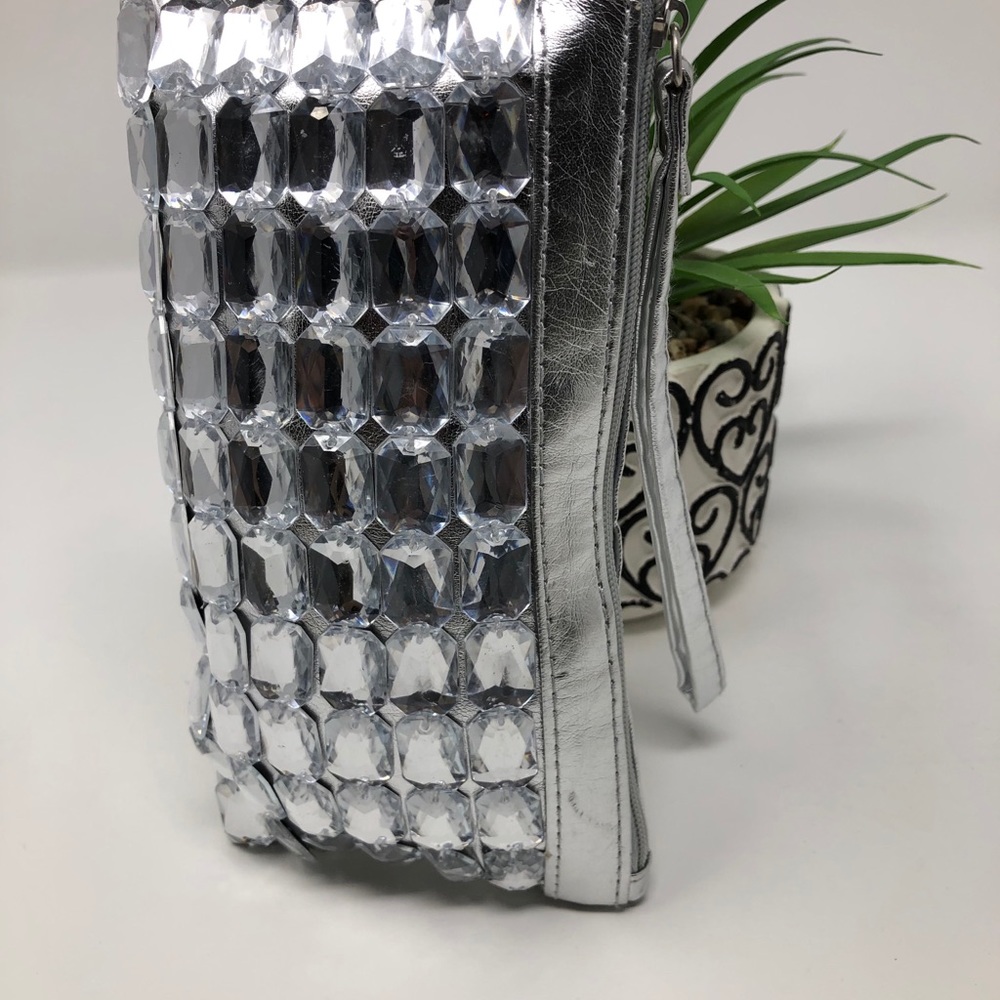 Fashion Accessory - Picture 3 of 3